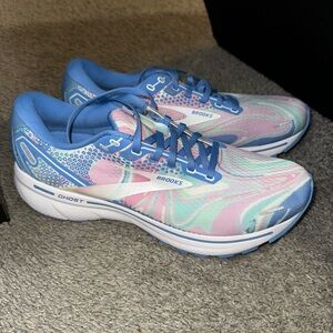Brooks Blue and Pink Sneakers Vibrant Performance Design size 11